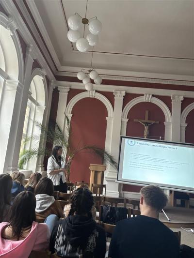 Přednáška o sociální práci v porodnici