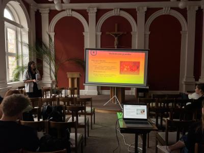 Přednáška o sociální práci v porodnici