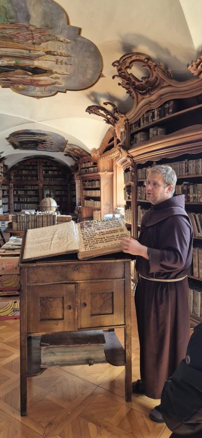 Návštěva Františkánské knihovny