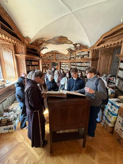 Návštěva Františkánské knihovny